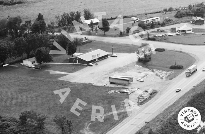 Tekon Grill (Te-Kon Grill & Truck Stop) - 1980 View Of Intersection With Patio Diner Top Right And Bears Den (newer photo)